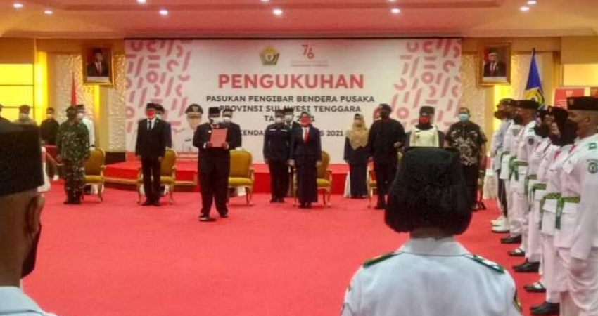 Gubernur Kukuhkan Paskibrakada Sultra
