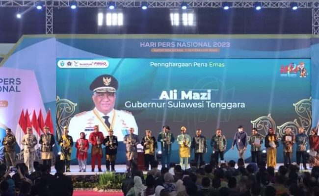 HPN 2023, Gubernur Ali Mazi Terima Anugerah Pena Emas