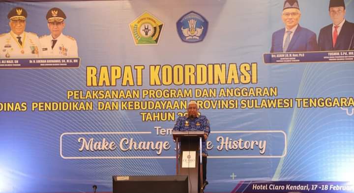 Gubernur Ali Mazi