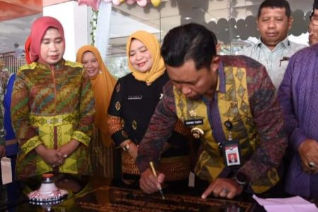 Asmawa Resmikan Gedung Rawat Jalan RSUD Kota Kendari