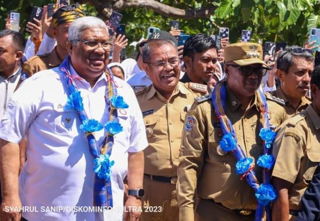 Kunjungi Mubar, Ali Mazi Dialog dengan Guru dan Kepsek