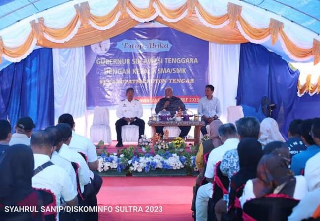 Gubernur Sultra Dengarkan Curhat Siswa hingga Kepsek di Buteng