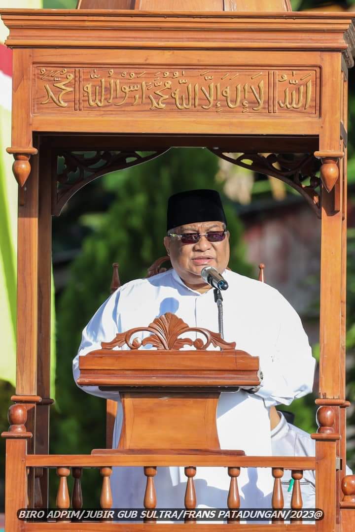 Gubernur Ali Mazi Salat Idul Fitri di Lapangan Banabungi Pasarwajo