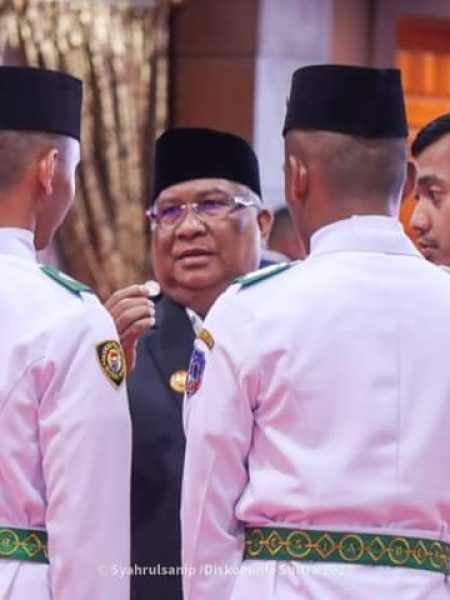 Gubernur Ali Mazi Kukuhkan 49 Anggota Paskibraka Sultra