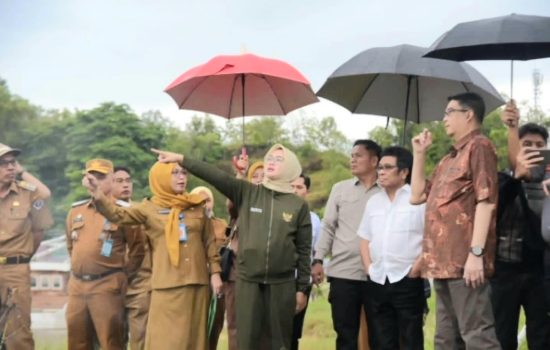 Pemerintah Pusat dan DPR RI Tinjau Penataan Kawasan Kumuh di Kendari