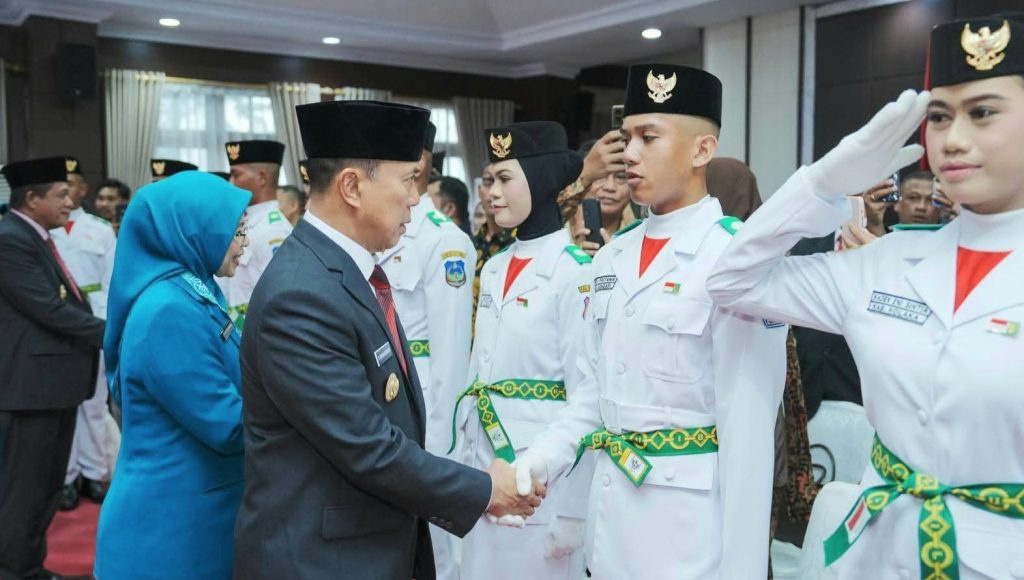 Gubernur Sultra, Andi Sumangerukka Kukuhkan 42 Anggota Paskibraka Sultra 2025