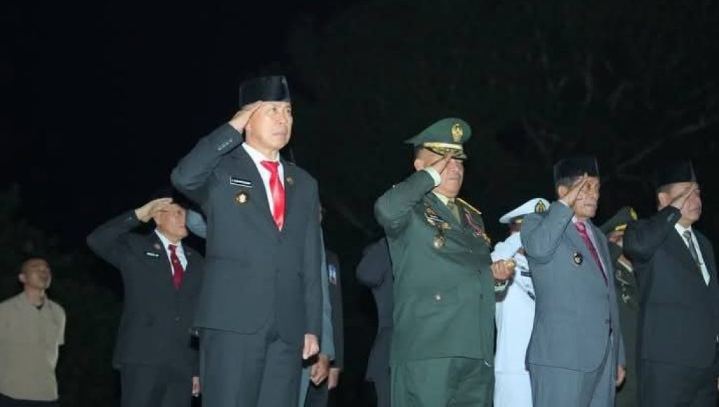 Gubernur Sultra Hadiri Apel Kehormatan dan Renungan Suci di TMP Watubangga
