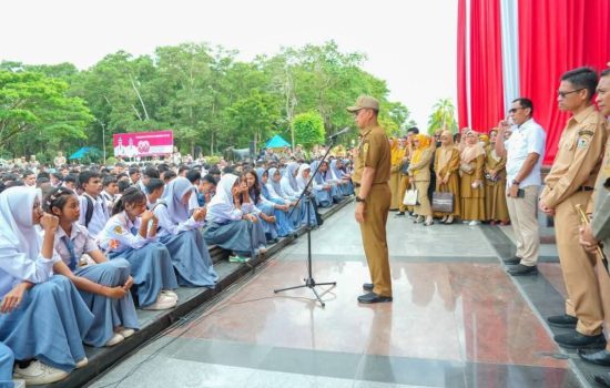 Gubernur Sultra Ajak Pelajar SMKN 2 Kendari Jaga Masa Depan Tanpa Kekerasan