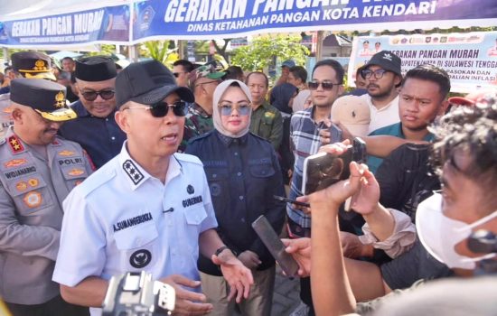 Warga Kendari Serbu Gerakan Pangan Murah, Kendalikan Inflasi di Sultra