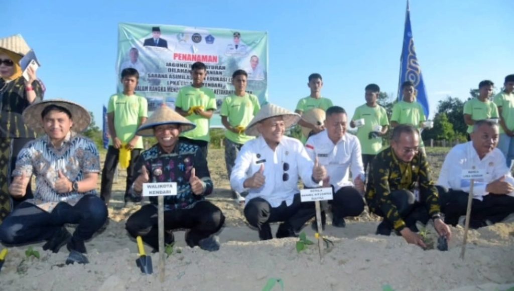 Dukung Ketahanan Pangan, LPKA Kendari Panen Jagung dan Sayuran