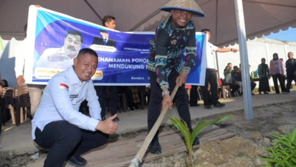Dukung Ketahanan Pangan, LPKA Kendari Panen Jagung dan Sayuran