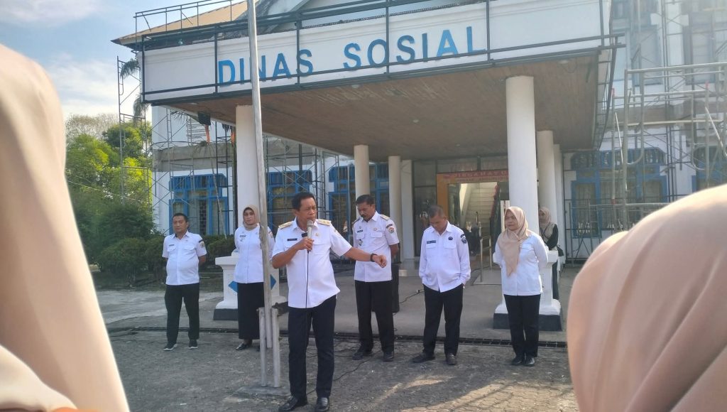 Tegakkan Disiplin ASN, Wagub Hugua Pimpin Apel Pagi Acak di Dinsos Sultra