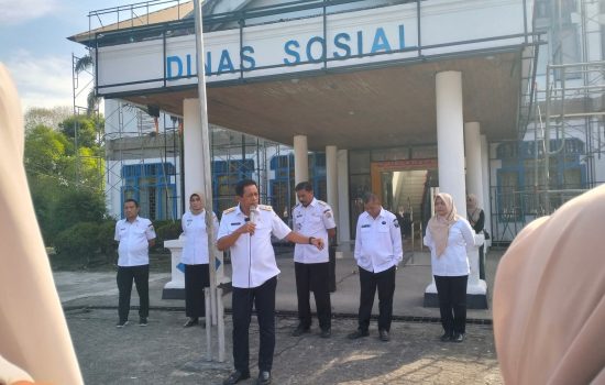 Tegakkan Disiplin ASN, Wagub Hugua Pimpin Apel Pagi Acak di Dinsos Sultra