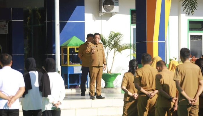 Apel Pagi di DLH Sultra, Hugua: Absensi Manual Ditulis Tangan Wajib Diberlakukan