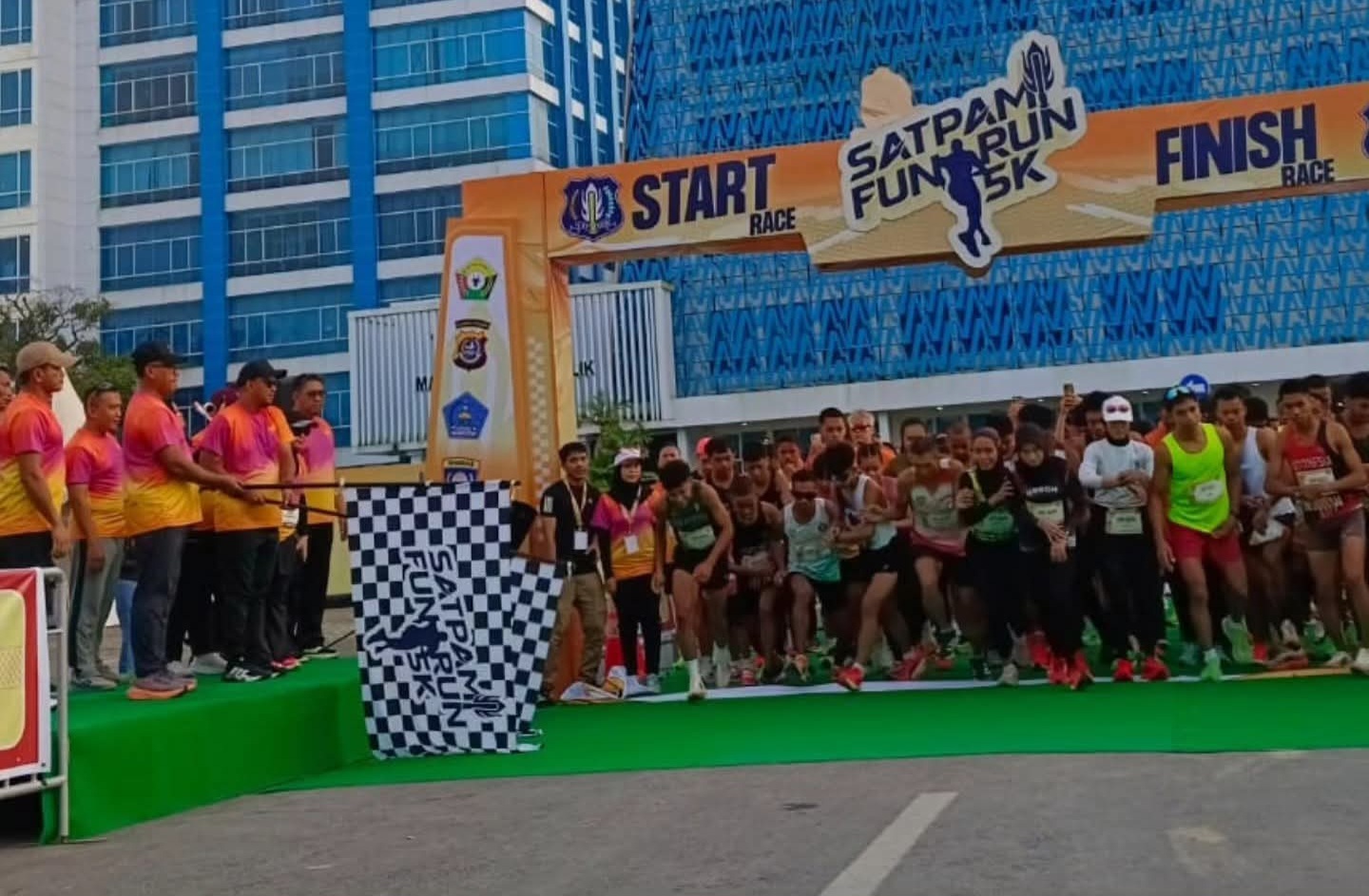 Ratusan Peserta Padati Balai Kota, Wawali Kendari Meriahkan Satpam Run 2026