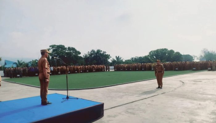 Pimpin Apel Gabungan, Sekda Kendari Tekankan Disiplin ASN dan Optimalisasi PAD Tanpa Kompromi