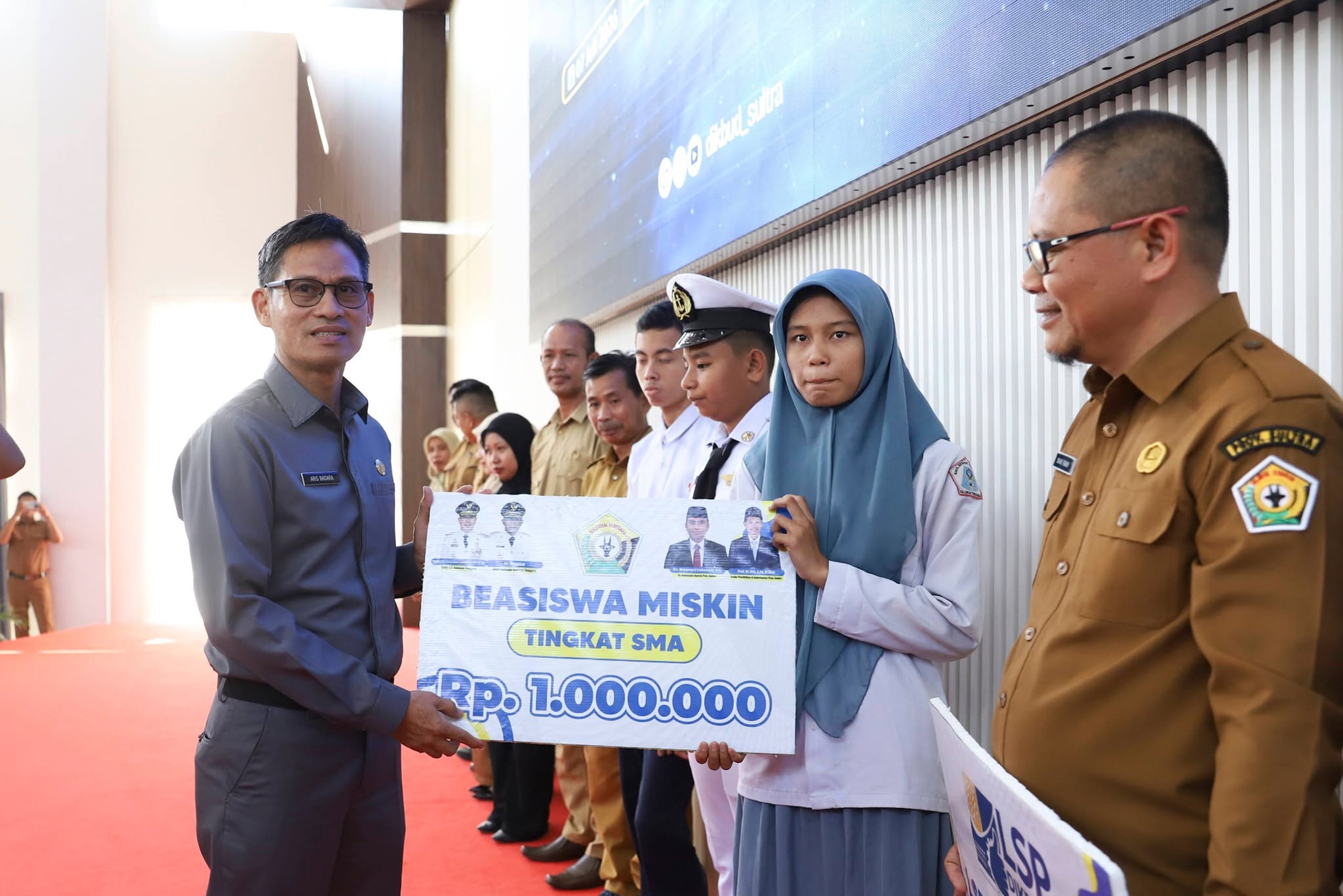 3.500 Siswa SMA, SMK, dan SLB di Sultra Terima Bantuan Pendidikan