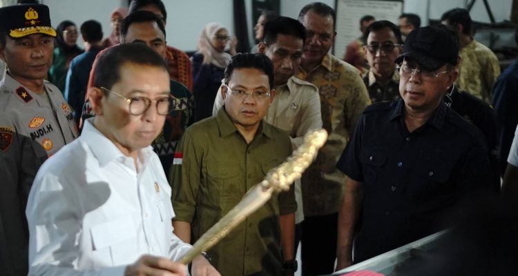 Tinjau Museum Sultra, Fadli Zon Tegaskan Muna Miliki Lukisan Purba Tertua di Dunia