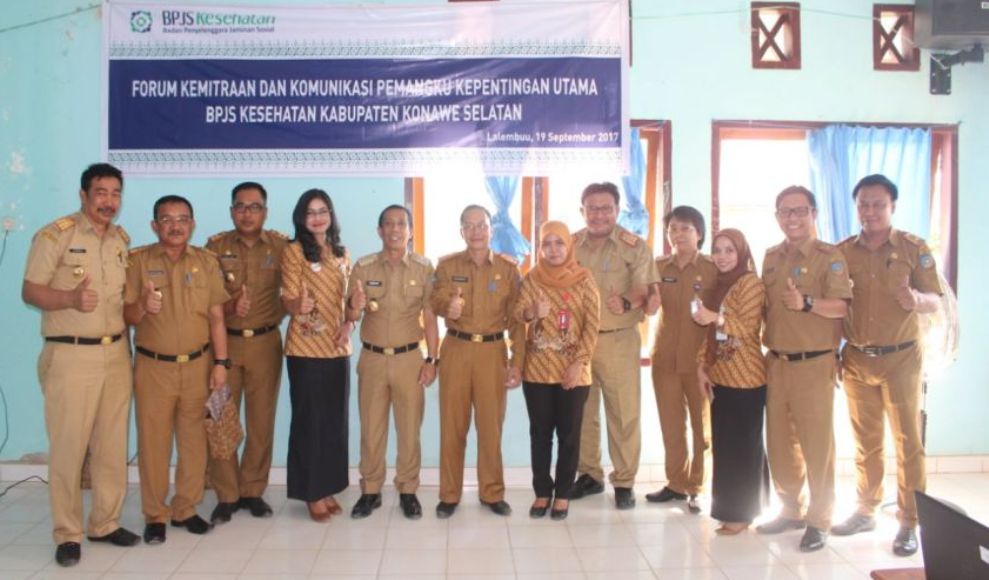 Wakil Bupati Konsel H. Arsalim Arifin (tengah) Foto Bersama Dengan Jajaran SKPD Pemkab Konsel dan BPJS Cabang Kendari FOTO : HUMAS PEMDA KONSEL