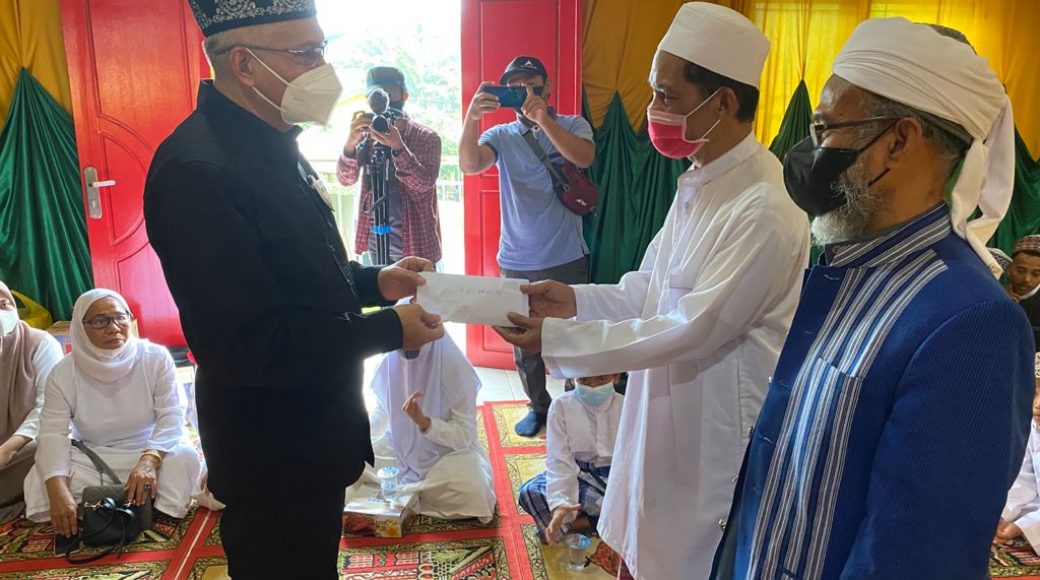 40 Hari Kepergian Sang Istri, Ali Mazi Gelar Pekandeana Ana-Ana Maelu dan Santuni Anak Panti