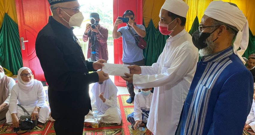 40 Hari Kepergian Sang Istri, Ali Mazi Gelar Pekandeana Ana-Ana Maelu dan Santuni Anak Panti