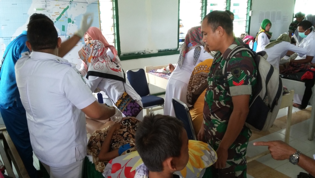 Sambut HUT ke 72 TNI, Dandim1416/Muna Bakti Sosial
