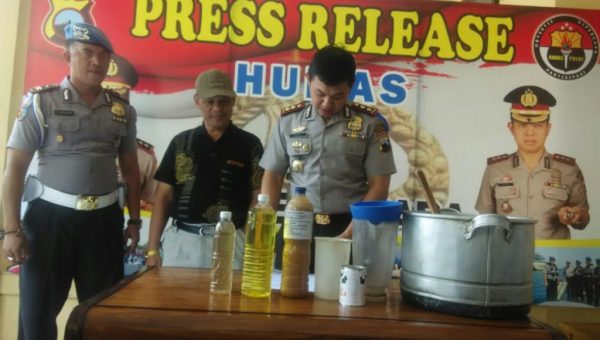 Pak Haji, Penjual Miras Asal Jepara Dijerat Pasal Berlapis