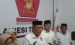 Ketua Umum DPW Partai Gerindra Sulawesi tenggara Drs. H. Imran M.Si saat menggelar konprensi pers usai menyerahkan SK ke tujuh DPC se Sultra. FOTO : ODEK