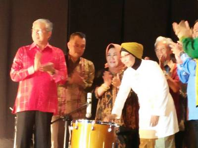 Gubernur Sultra H. Nur Alam membuka kegiatan Halo Sultra ke - X sekaligus berpamitan kepada warga Sultra. FOTO : IST