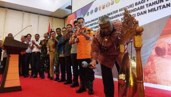 Basarnas Kendari Latih Potensi SAR Cara Pertolongan di Air