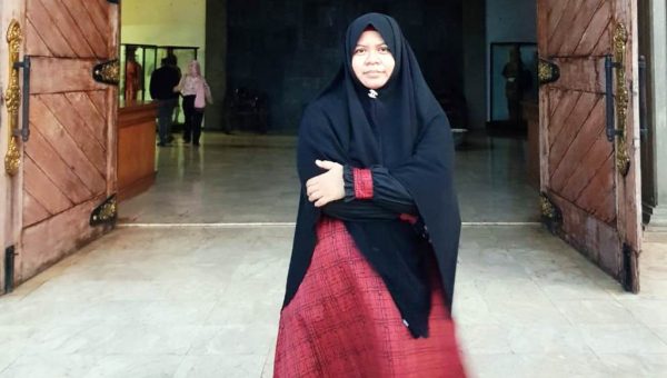 Syariat Mewajibkan Jilbab, Mengapa Digugat?