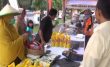 Perum Bulog Sultra menggelar pasar murah di HUT RI dengan harga sesuai dengan usia kemerdekaan RI yakni Rp 72 ribu per paket. FOTO " FEBRI