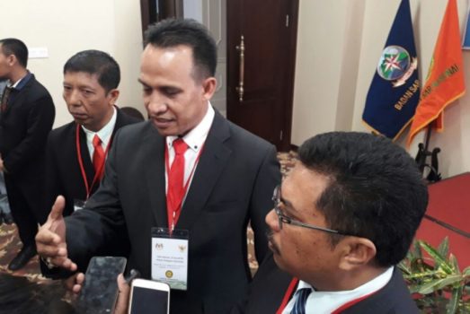 Ketua Delegasi Indonesia, Didi Hamzar (tengah) dan Ketua Delegasi Malaysia, Addyhanis bin Ahamad (kanan) saat ditemui awak media. FOTO : NADHIR ATTAMIMI