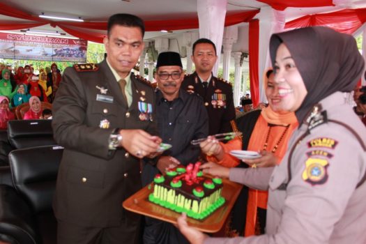 TNI &ndash; POLRI Bersinergi Meriahkan HUT TNI ke 72