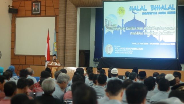 Islam juga tidak mengajarkan kita mengikuti ajaran-ajaran garis keras, apalagi terorisme. ‘’Islam bahkan mengajarkan kita menghormati pemerintahan yang sah