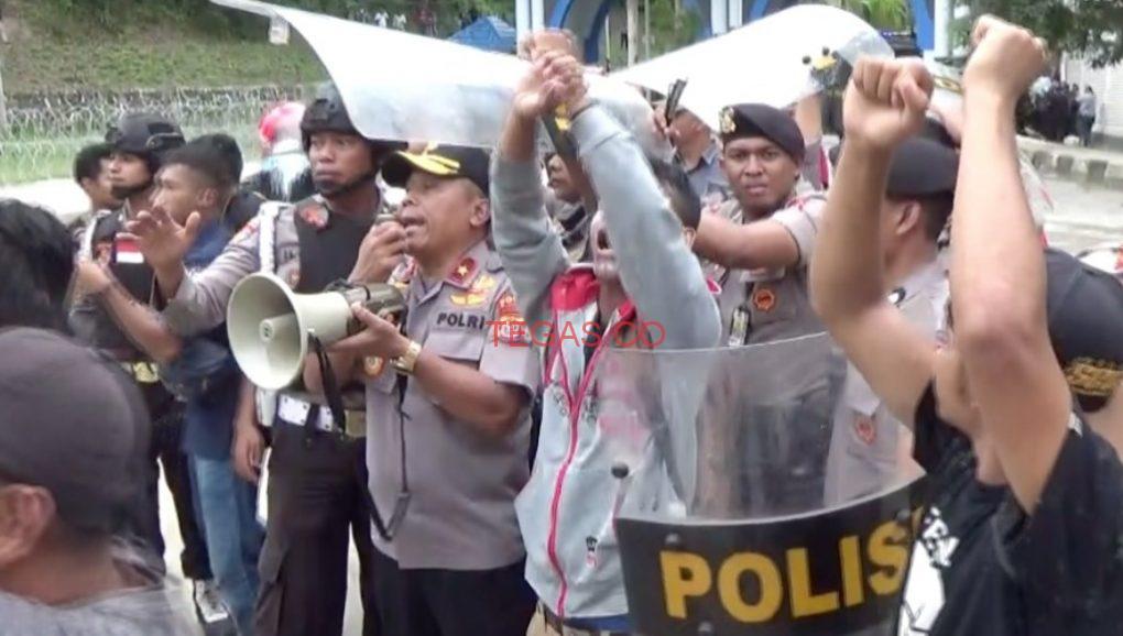 Hujan Batu, Kapolda Sulawesi Tenggara Turun Redam Bentrokan﻿