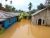 Rumah warga di bantaran kali wanggu yang terrendam banjir. FOTO : ILHAM