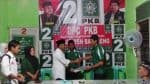 Bakal calon Bupati Bantaeng Ilham Azikin saat mengembalikan formulir pendaftaran di sekretariat DPC PKB Bantaeng. FOTO : SYAMSUDDIN