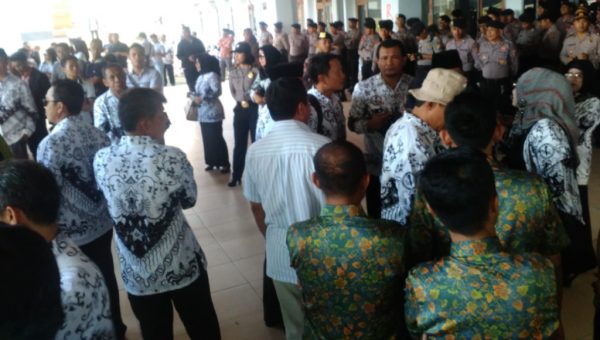 PGRI Sultra Gelar Unjukrasa di DPRD Sultra 
