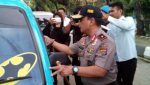 Kapolda Sultra Bagi-bagi Takjil untuk Buka Puasa