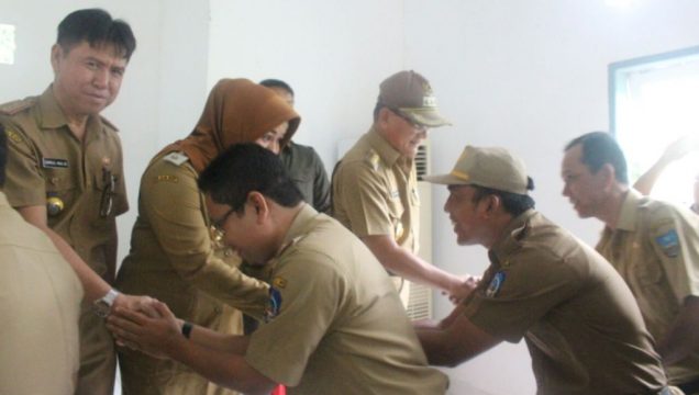 Tambah Libur, Sanksi Menanti