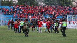Kesal Dengan Jagoannya, Supporter Persijap Jepara Ricuh
