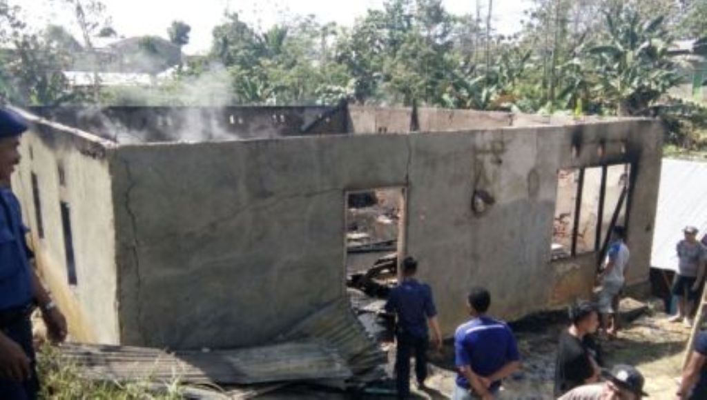 Kebakaran Ludeskan Satu Rumah Warga