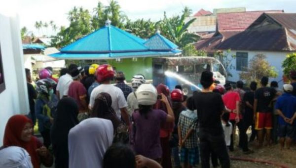 Mobil Perpustakaan Muna Terbakar, Nyaris Menghanguskan Kantor Dinas PK