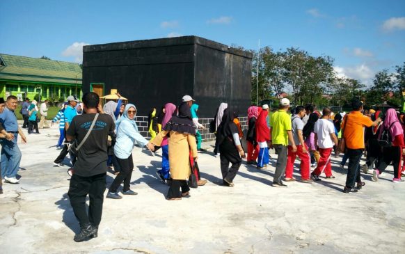 Puluhan Calon Jemaah Haji Kendari Kelelahan Mengelilingi Kabbah