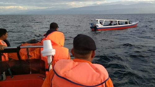 SAR Kendari Beri Bantuan Pada Longboat Warga Kolaka Karena Alami Mati Mesin