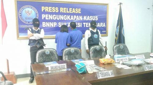 Miliki 1 Kilogram Narkotika, Sepasang Kekasih di Kendari Ditangkap BNNP Sultra di Bandara Halu oleo