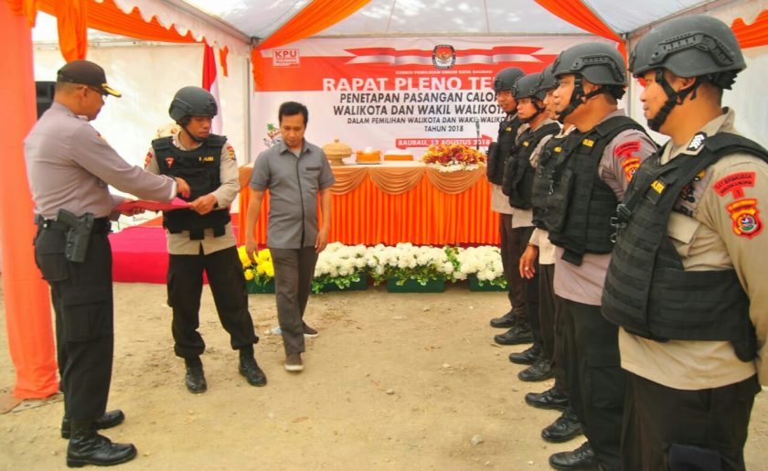 139 Personil Gabungan Polres Baubau Laksanakan Pengamanan Pleno KPU