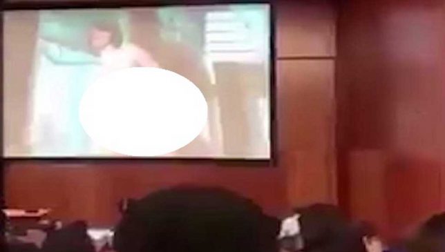 Seorang Profesor di Kanada tak Sengaja Putar Film Porno