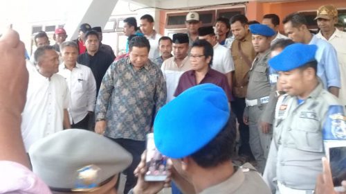 MUNA, SULTRA - Kehadiran Anggota Komisi V DPR RI, Ir. Ridwan Bae dalam pelaksanaan kegiatan Bursa Inovasi Desa